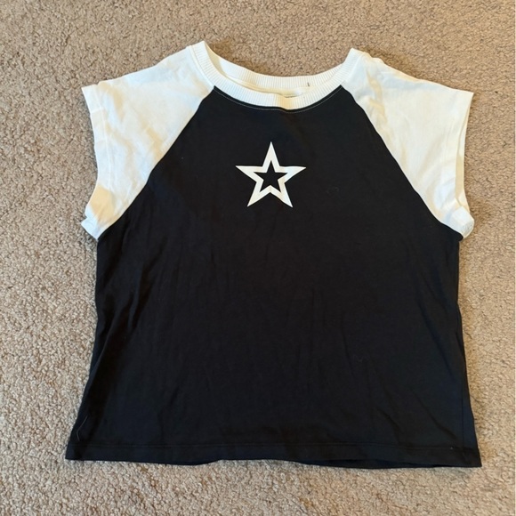 H&M black and white star slightly cropped t-shirt size small - Picture 1 of 5